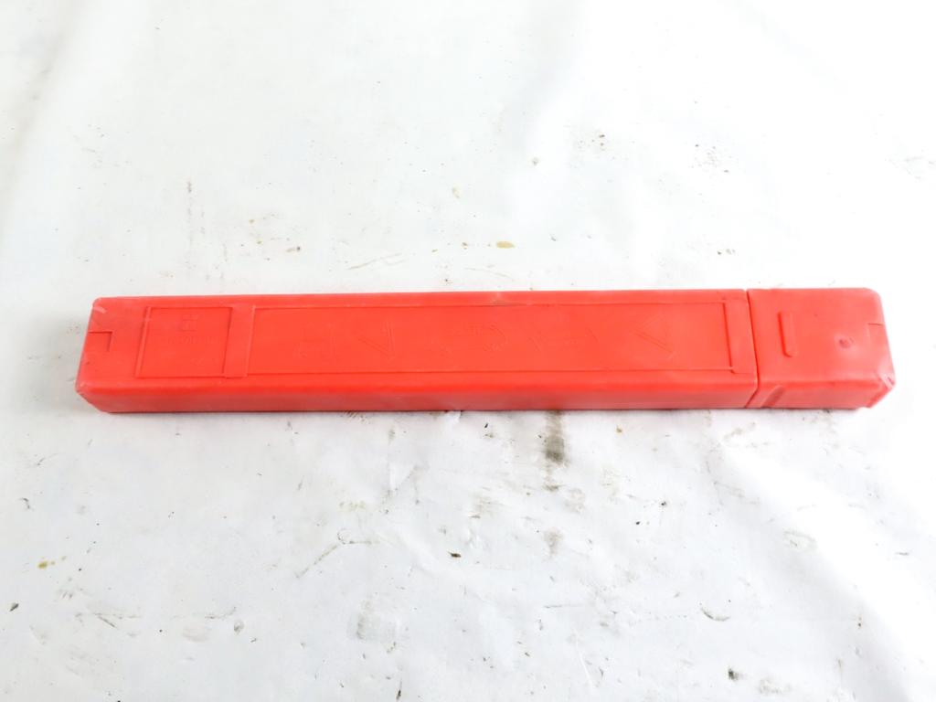 KIT TRIANGOLO GIUBBOTTO CATARIFRANGENTE EMERGENZA VOLKSWAGEN POLO 1.2 B 44KW 5M 5P (2014) RICAMBIO USATO