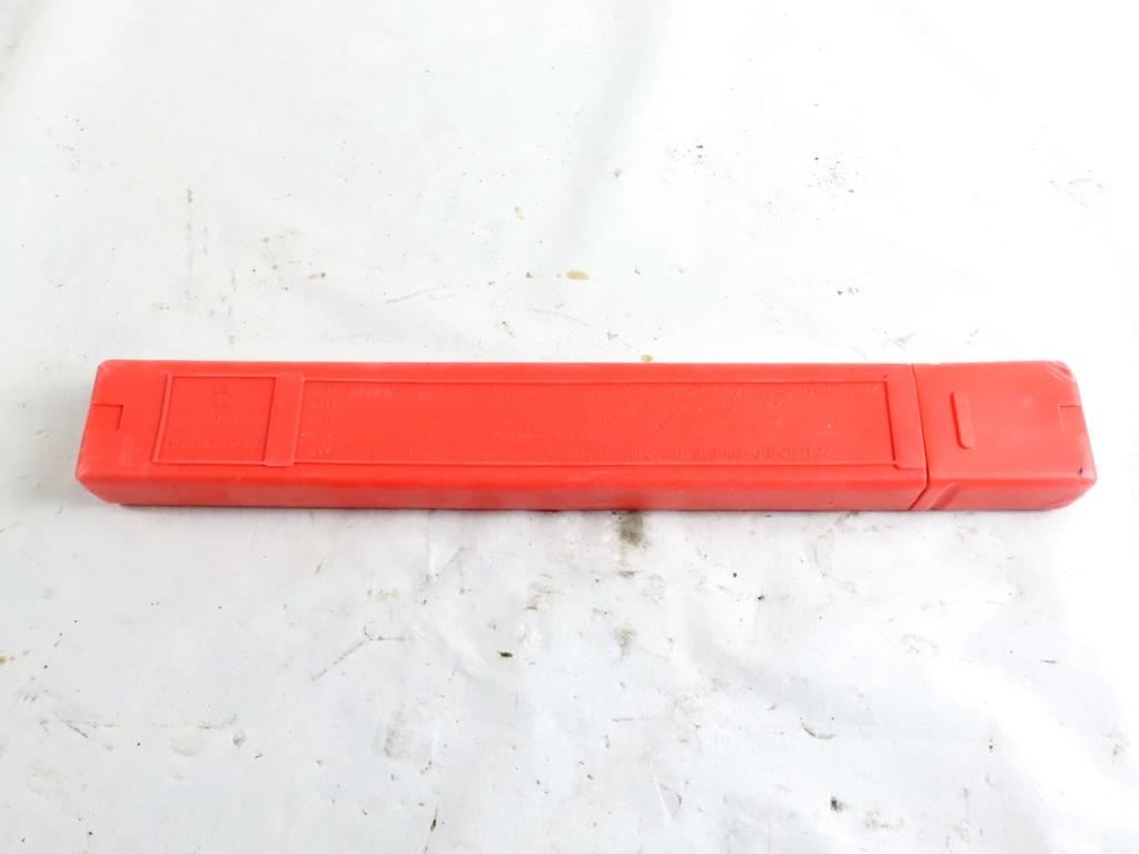 KIT TRIANGOLO GIUBBOTTO CATARIFRANGENTE EMERGENZA VOLKSWAGEN POLO 1.2 B 44KW 5M 5P (2014) RICAMBIO USATO