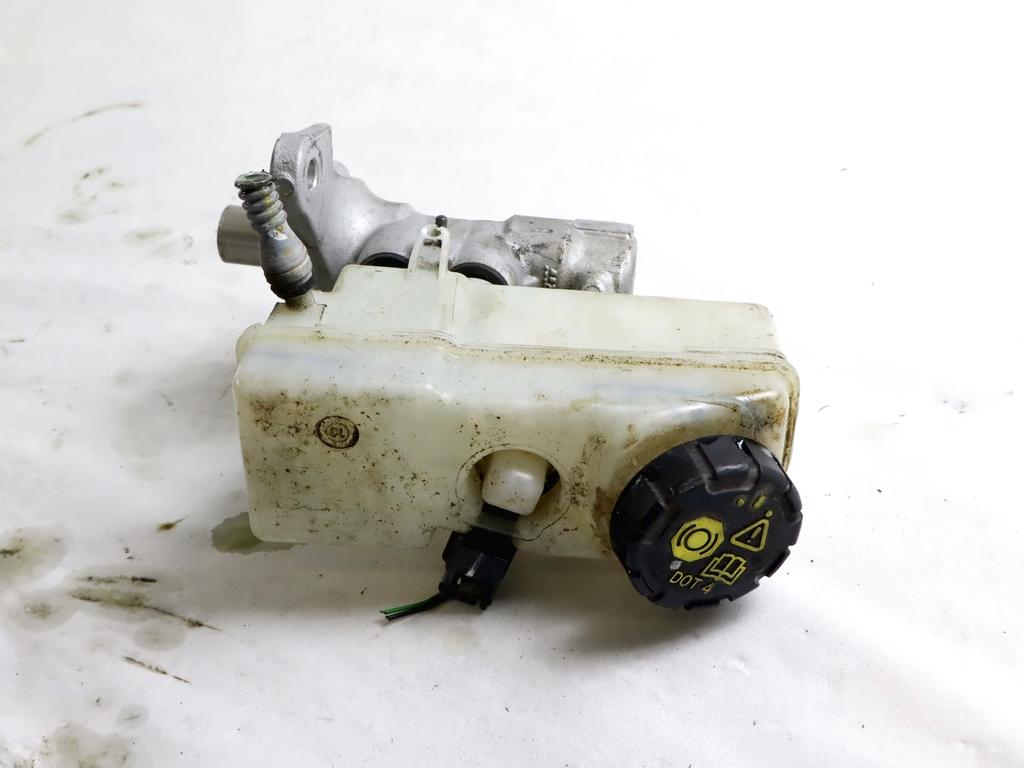 460111938R POMPA COMANDO FRENI VASCHETTA RENAULT CLIO 1.2 B 54KW 5M 5P (2017) RICAMBIO USATO 
