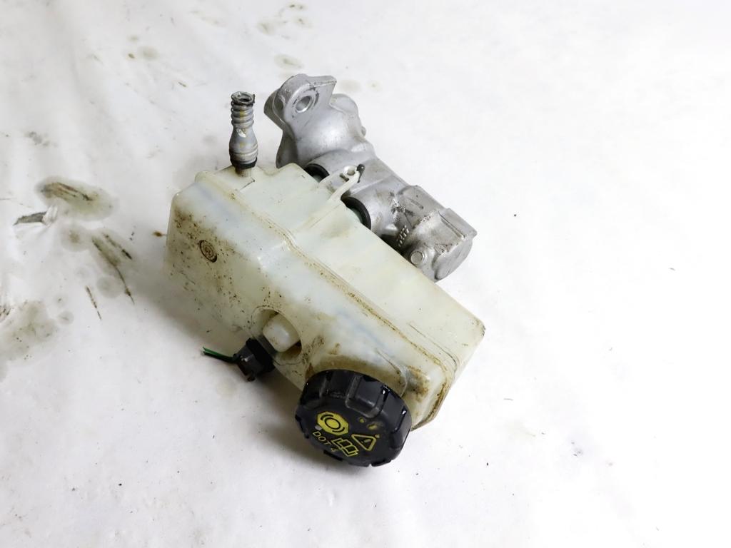 460111938R POMPA COMANDO FRENI VASCHETTA RENAULT CLIO 1.2 B 54KW 5M 5P (2017) RICAMBIO USATO 