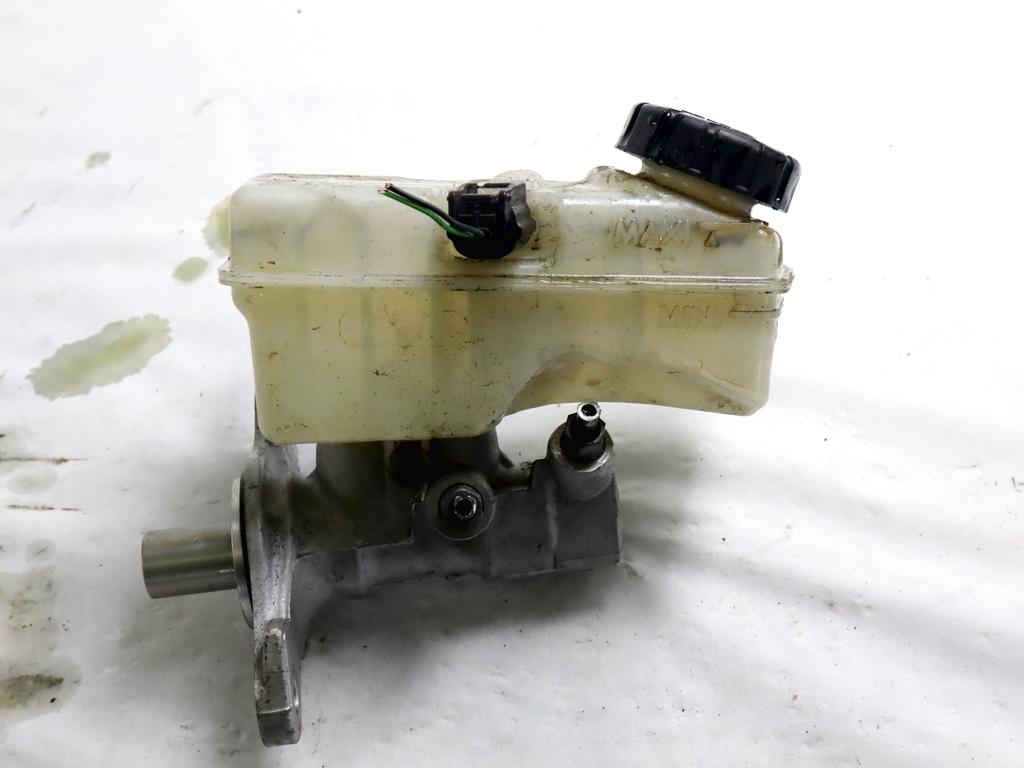 460111938R POMPA COMANDO FRENI VASCHETTA RENAULT CLIO 1.2 B 54KW 5M 5P (2017) RICAMBIO USATO 