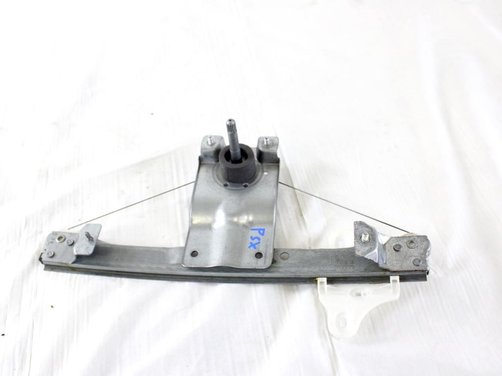 827013204R MECCANISMO ALZA-VETRO ALZA-CRISTALLO PORTA POSTERIORE SINISTRA MANUALE RENAULT CLIO 1.2 B 54KW 5M 5P (2017) RICAMBIO USATO