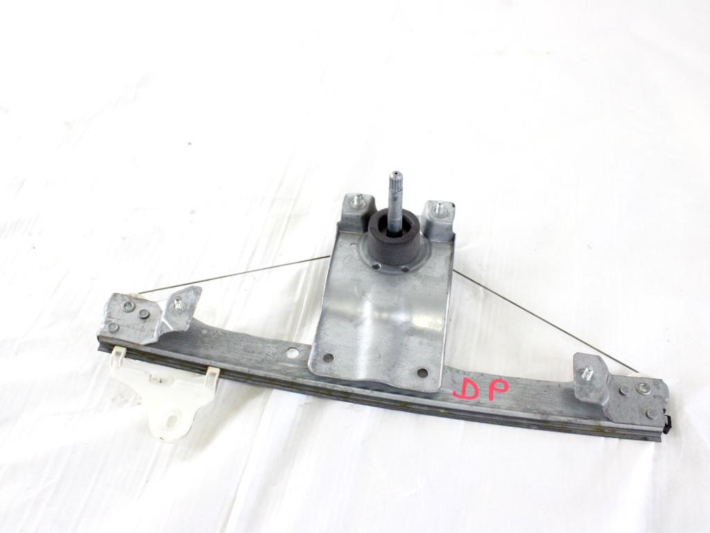 827003722R MECCANISMO ALZA-VETRO ALZA-CRISTALLO PORTA POSTERIORE DESTRA MANUALE RENAULT CLIO 1.2 B 54KW 5M 5P (2017) RICAMBIO USATO