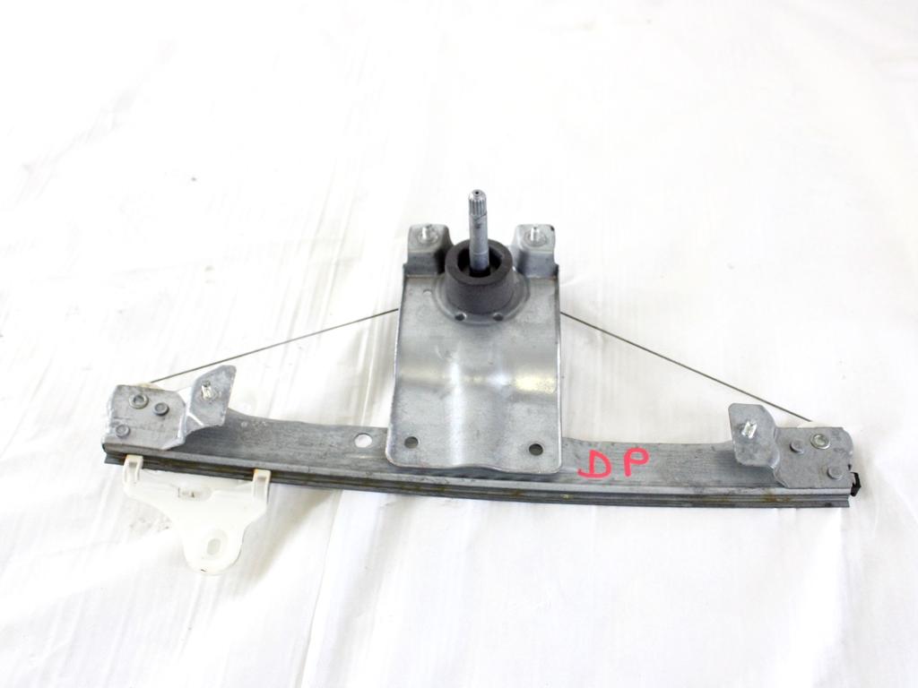 827003722R MECCANISMO ALZA-VETRO ALZA-CRISTALLO PORTA POSTERIORE DESTRA MANUALE RENAULT CLIO 1.2 B 54KW 5M 5P (2017) RICAMBIO USATO