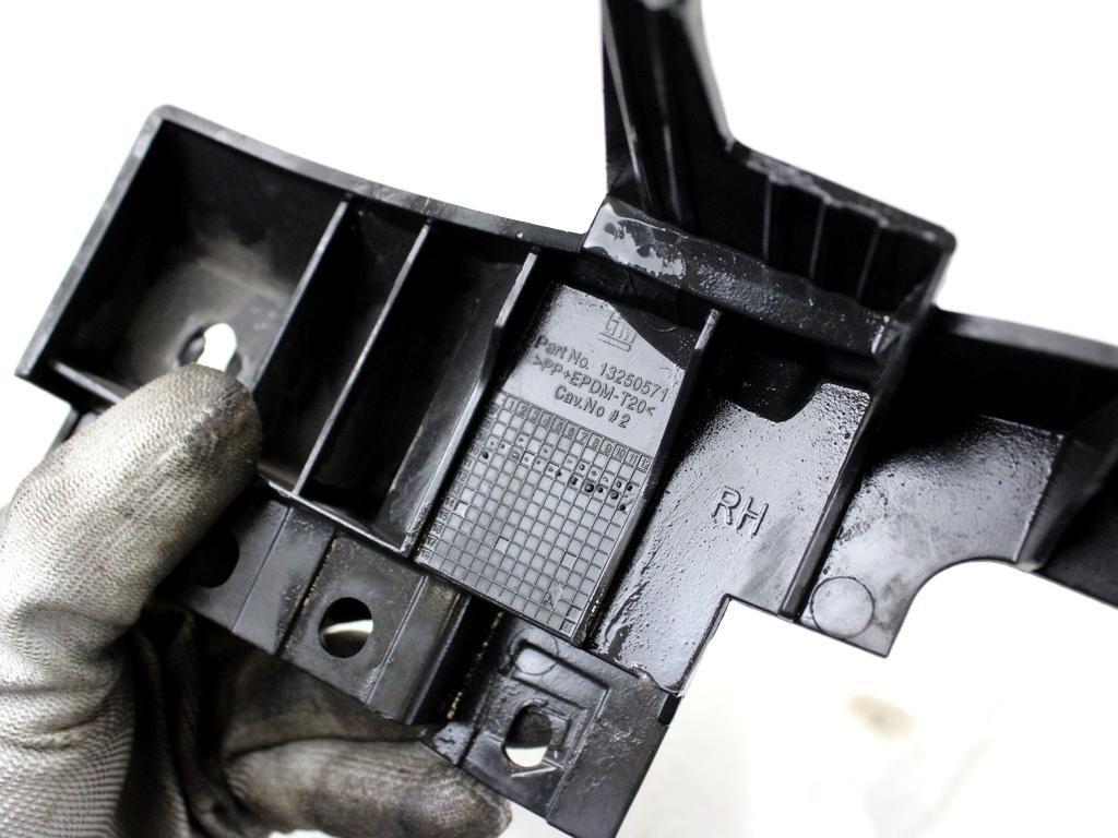 13250571 SUPPORTO PARAURTI ANTERIORE LATO DESTRO OPEL INSIGNIA A SW 2.0 D 118KW AUT 5P (2010) RICAMBIO USATO