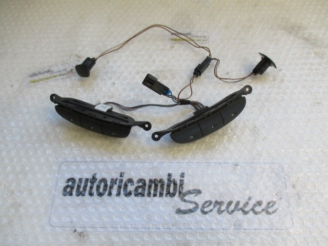 MULTIFUNKCIJSKI VOLAN OEM N. 1572040101 ORIGINAL REZERVNI DEL OPEL ZAFIRA A T98 (1999 - 2005) DIESEL LETNIK 2001