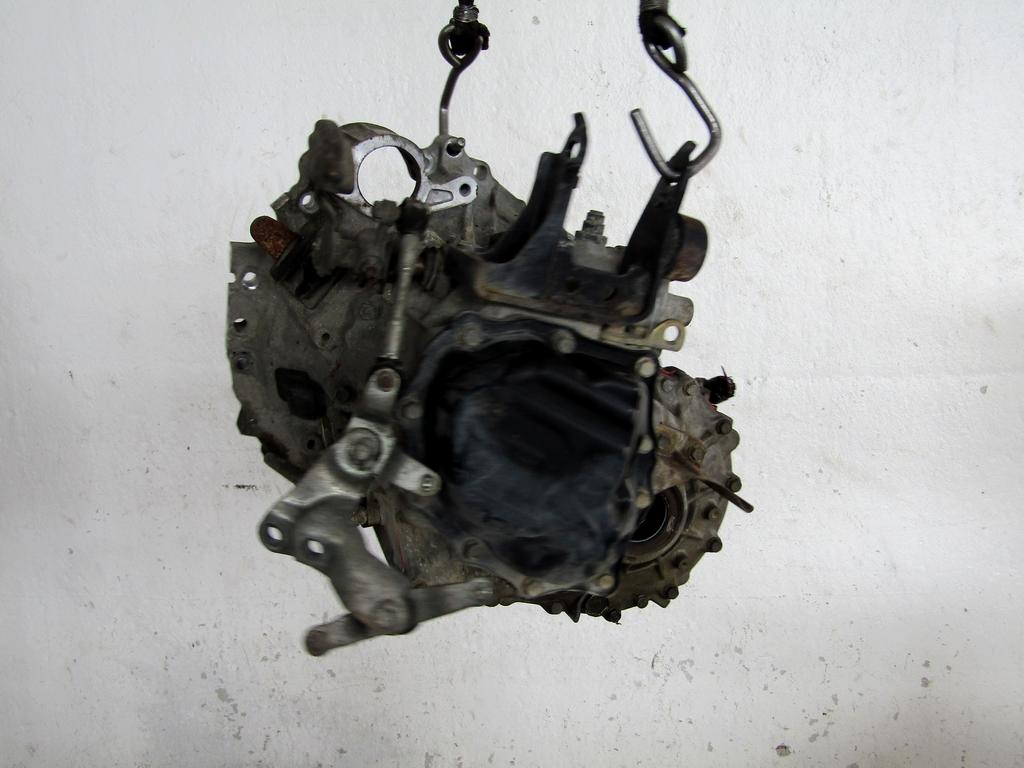 3030042140 CAMBIO MECCANICO TOYOTA RAV4 2.0 D 4X4 85KW 5M 5P (2003) RICAMBIO USATO