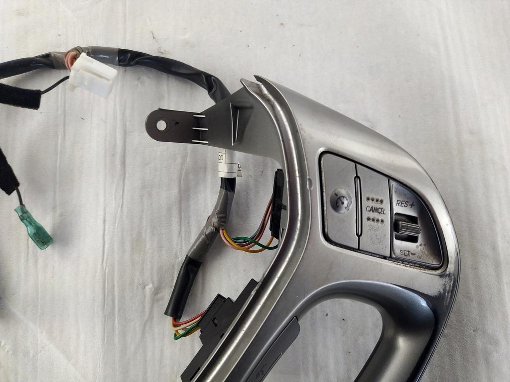 96700-2S800 COMANDI CRUISE CONTROL AL VOLANTE HYUNDAI IX35 1.7 D 85KW 6M 5P (2012) RICAMBIO USATO