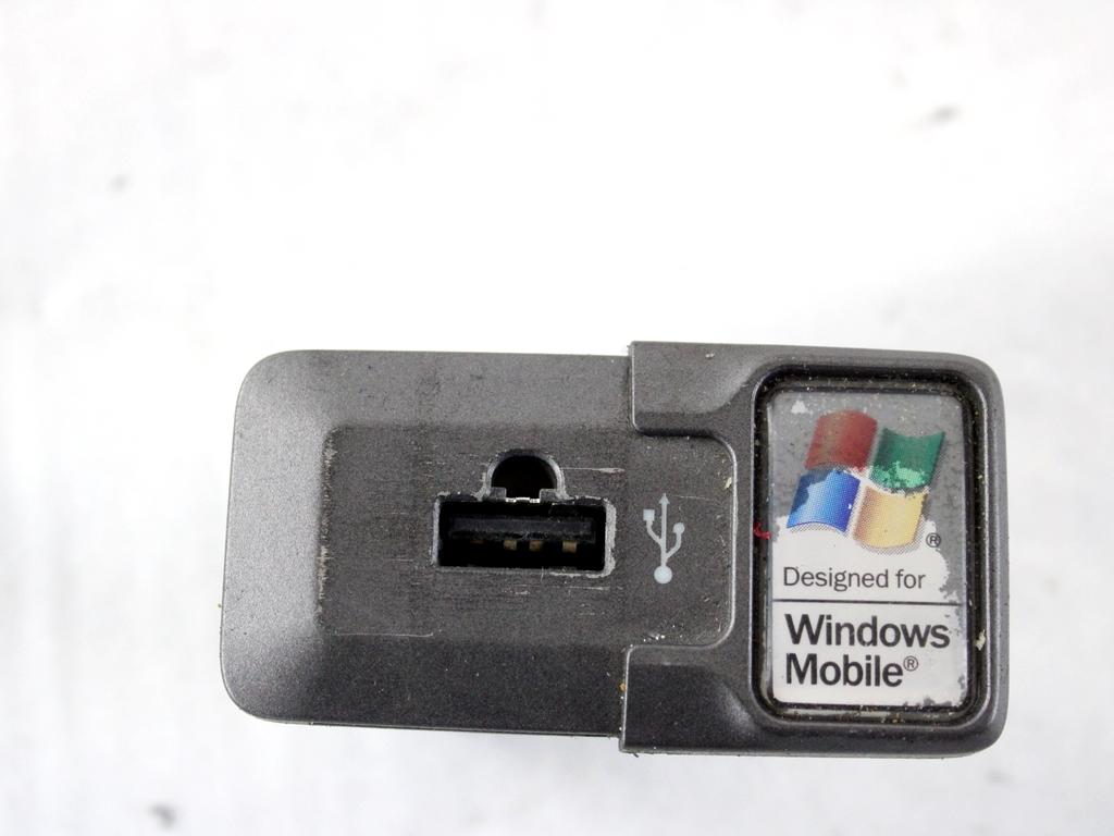 735493636 PORTA USB FIAT 500 1.3 D 55KW 5M 3P (2010) RICAMBIO USATO 