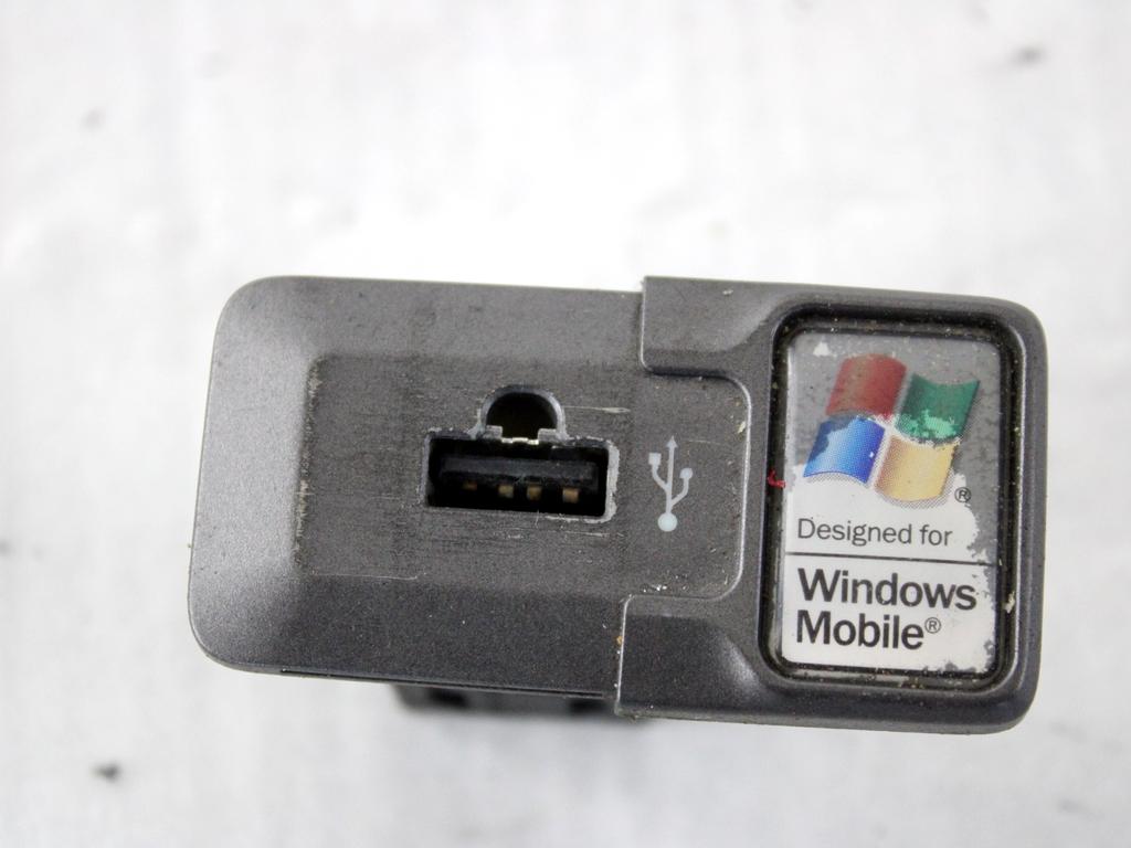735493636 PORTA USB FIAT 500 1.3 D 55KW 5M 3P (2010) RICAMBIO USATO 