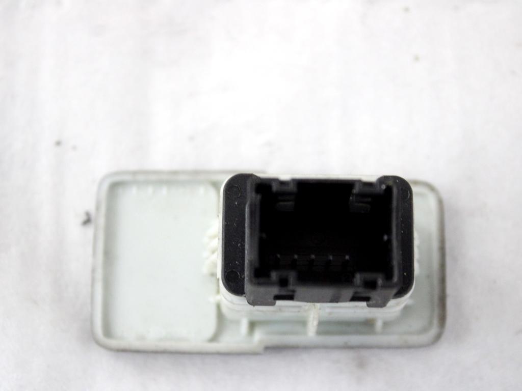 735493636 PORTA USB FIAT 500 1.3 D 55KW 5M 3P (2010) RICAMBIO USATO 