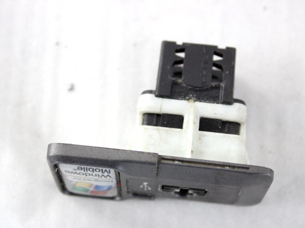 735493636 PORTA USB FIAT 500 1.3 D 55KW 5M 3P (2010) RICAMBIO USATO 