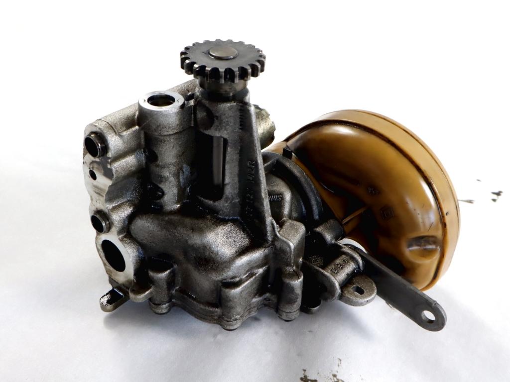 150127302R POMPA OLIO MOTORE RENAULT CLIO 0.9 B 56KW 5M 5P (2019) RICAMBIO USATO 