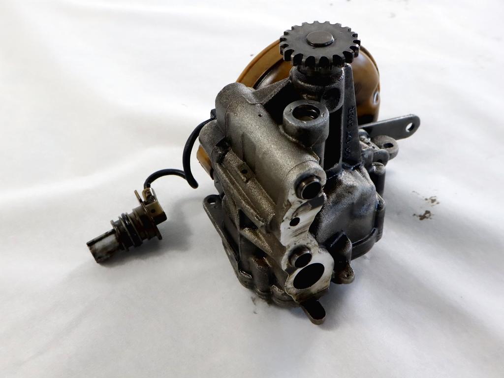 150127302R POMPA OLIO MOTORE RENAULT CLIO 0.9 B 56KW 5M 5P (2019) RICAMBIO USATO 