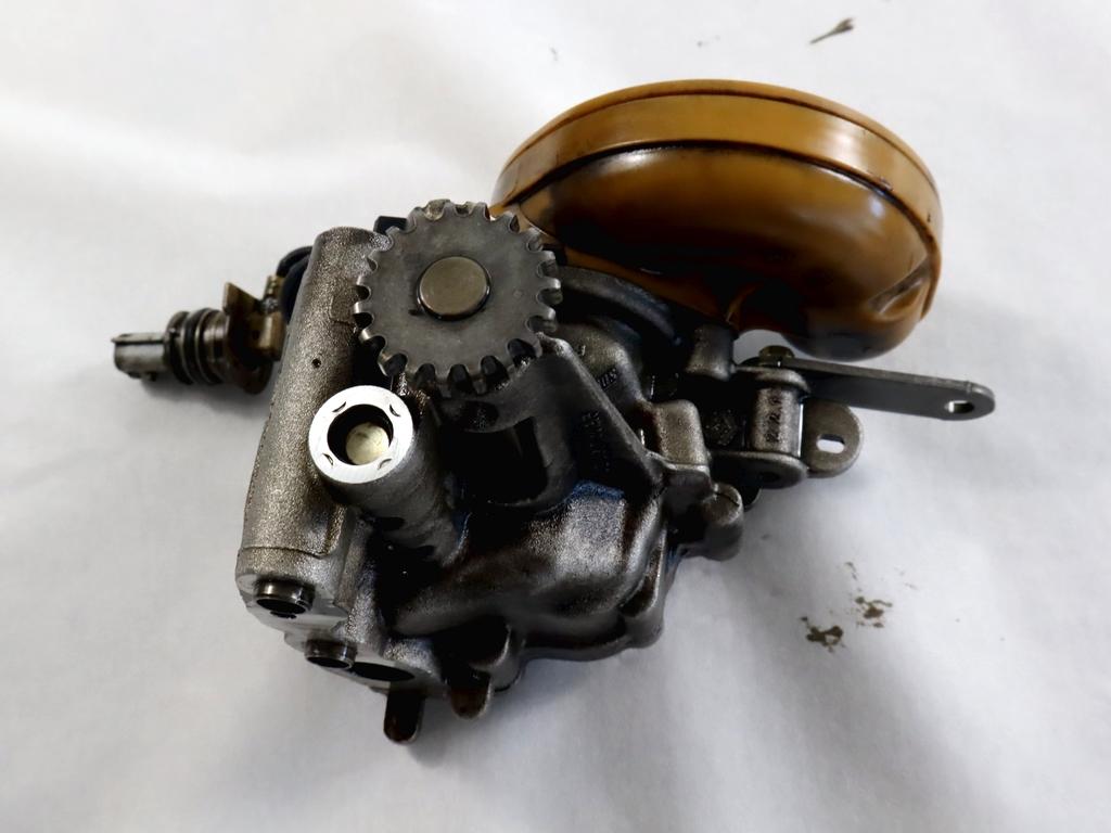 150127302R POMPA OLIO MOTORE RENAULT CLIO 0.9 B 56KW 5M 5P (2019) RICAMBIO USATO 