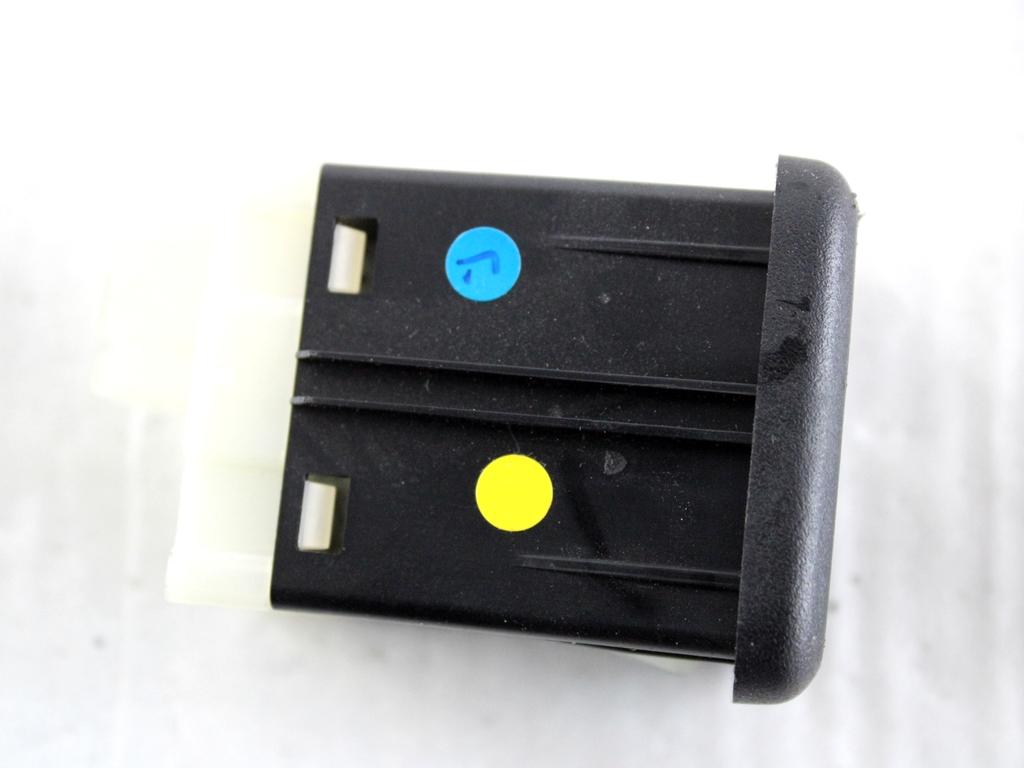 13598459 PORTA INGRESSO USB RICARICA OPEL ASTRA K 1.6 D 100KW 6M 5P (2017) RICAMBIO USATO