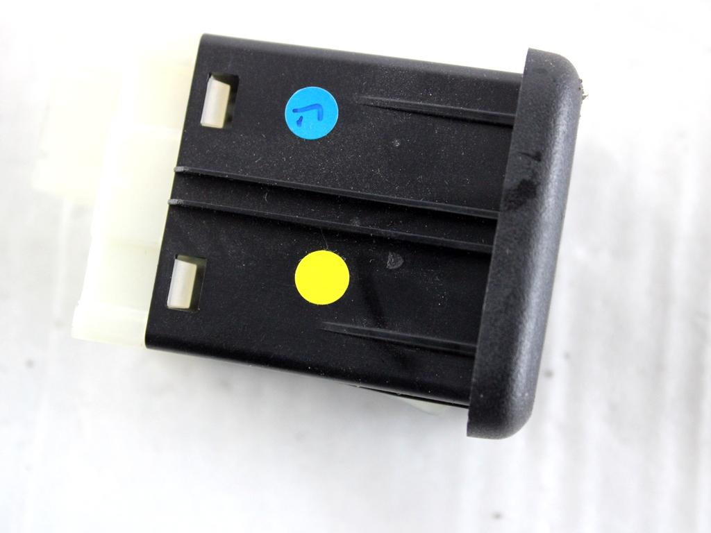 13598459 PORTA INGRESSO USB RICARICA OPEL ASTRA K 1.6 D 100KW 6M 5P (2017) RICAMBIO USATO