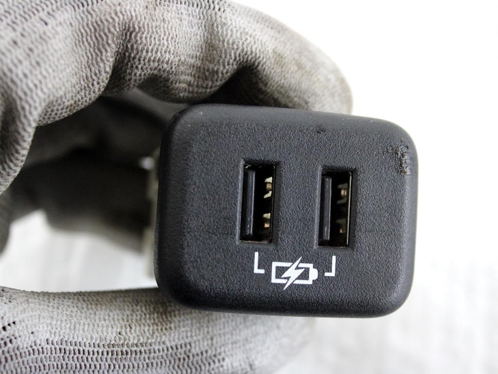 13598459 PORTA INGRESSO USB RICARICA OPEL ASTRA K 1.6 D 100KW 6M 5P (2017) RICAMBIO USATO