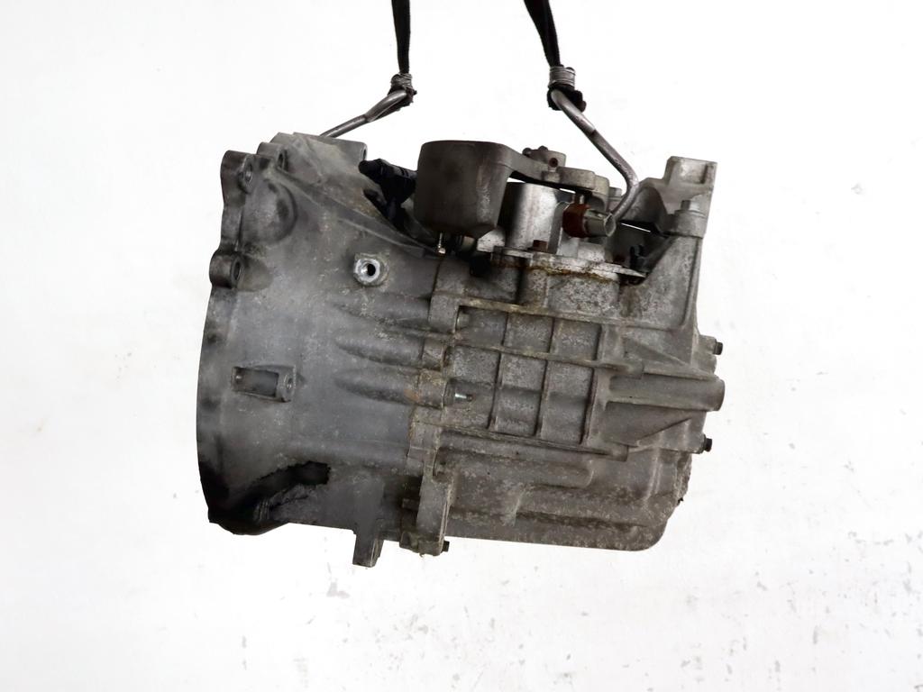 8252196 CAMBIO MECCANICO VOLVO V50 SW 2.0 D 100KW 6M 5P (2009) RICAMBIO USATO 8G9R-7002-PF
