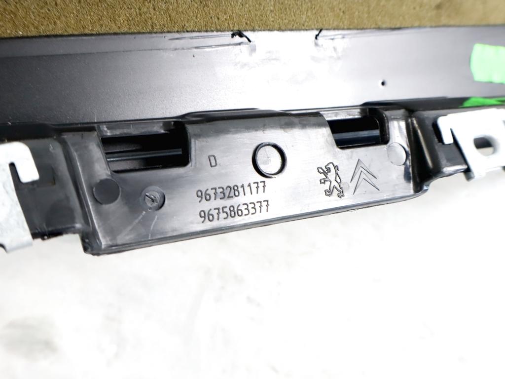 9673281177 MODANATURA ESTERNA MONTANTE POSTERIORE PORTA ANTERIORE DESTRA PEUGEOT 208 1.6 D 55KW 5M 5P (2017) RICAMBIO USATO