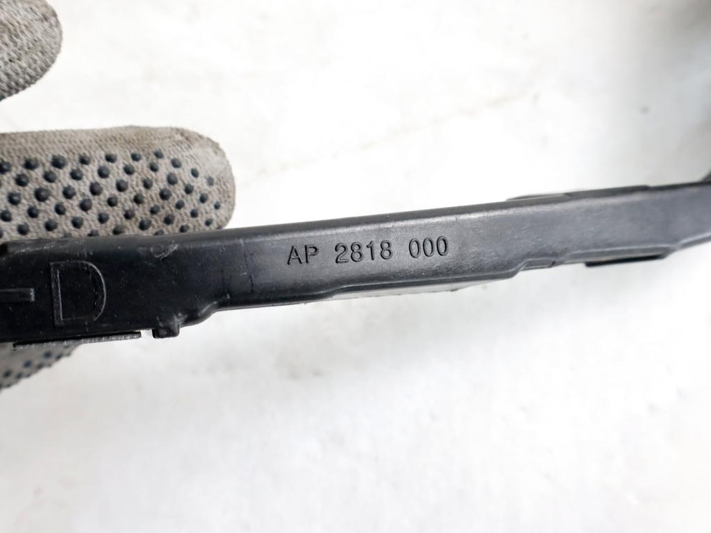 9674497280 STAFFA SUPPORTO INTERNA PANNELLO PORTA ANTERIORE DESTRA PEUGEOT 208 1.6 D 55KW 5M 5P (2017) RICAMBIO USATO
