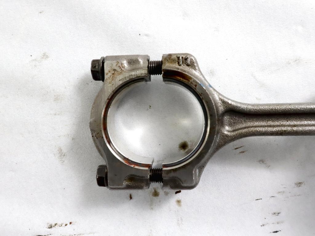120A18015R PISTONE BIELLA MOTORE RENAULT CAPTUR 1.0 G 74KW 6M 5P (2021) RICAMBIO USATO 121003320R