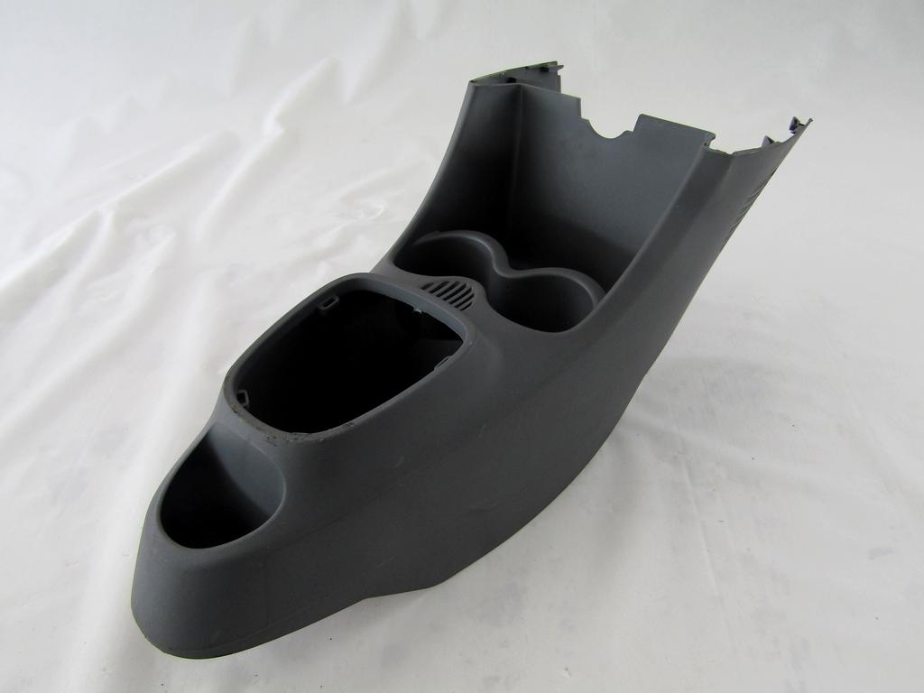 588110H010B0 TUNNEL CENTRALE PARTE ANTERIORE TOYOTA AYGO 1.0 B 50KW 5M 5P (2010) RICAMBIO USATO 