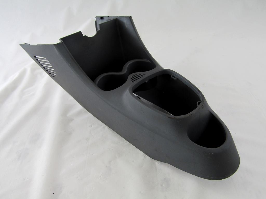 588110H010B0 TUNNEL CENTRALE PARTE ANTERIORE TOYOTA AYGO 1.0 B 50KW 5M 5P (2010) RICAMBIO USATO 