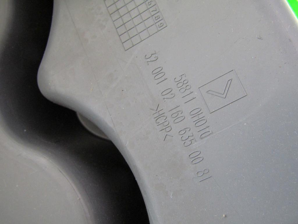 588110H010B0 TUNNEL CENTRALE PARTE ANTERIORE TOYOTA AYGO 1.0 B 50KW 5M 5P (2010) RICAMBIO USATO 