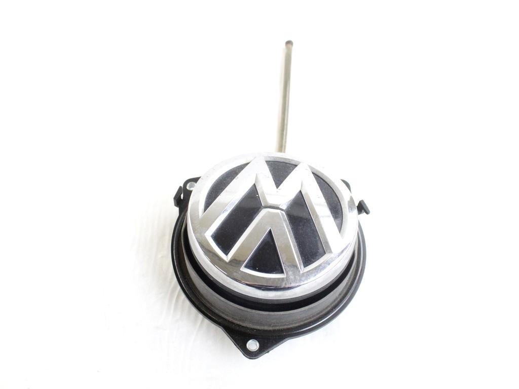 5G9827469 MANIGLIA APERTURA PORTELLONE COFANO POSTERIORE BAULE CON STEMMA VOLKSWAGEN GOLF 7 1.4 M 81KW 6M 5P (2015) RICAMBIO USATO
