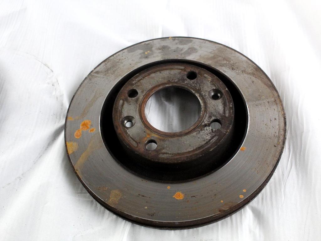 424983 COPPIA DISCHI FRENO ANTERIORI PEUGEOT 208 1.4 D 50KW 5M 5P (2012) RICAMBIO USATO