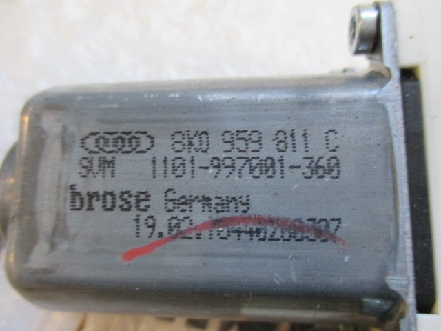 MOTORCEK ELEKTRICNEGA POMIKA ZADNJEGA STEKLA  OEM N. 8K0959811C ORIGINAL REZERVNI DEL AUDI A6 C6 R 4F2 4FH 4F5 BER/SW/ALLROAD (10/2008 - 2011) DIESEL LETNIK 2010