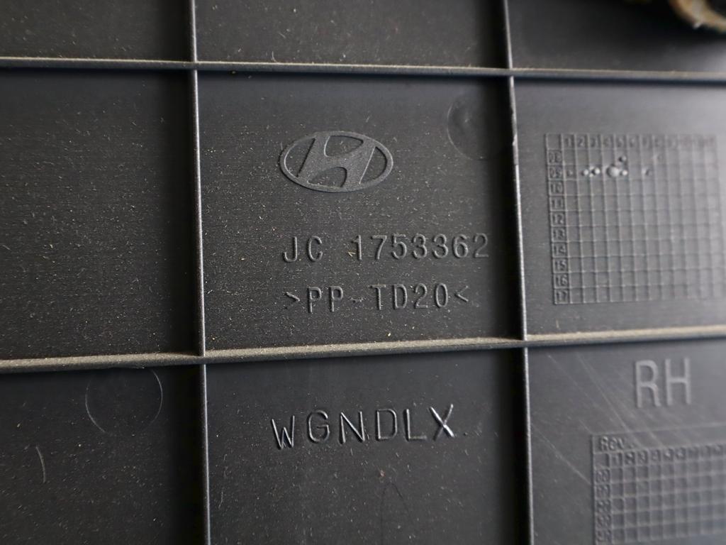 83360-2R510 PANNELLO INTERNO PORTA POSTERIORE DESTRA HYUNDAI I30 SW 1.4 G 80KW 5M 5P (2009) RICAMBIO USATO 