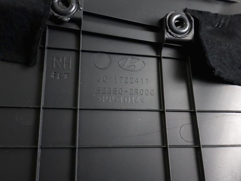 82380-2R000 PANNELLO INTERNO PORTA ANTERIORE DESTRA HYUNDAI I30 SW 1.4 G 80KW 5M 5P (2009) RICAMBIO USATO 