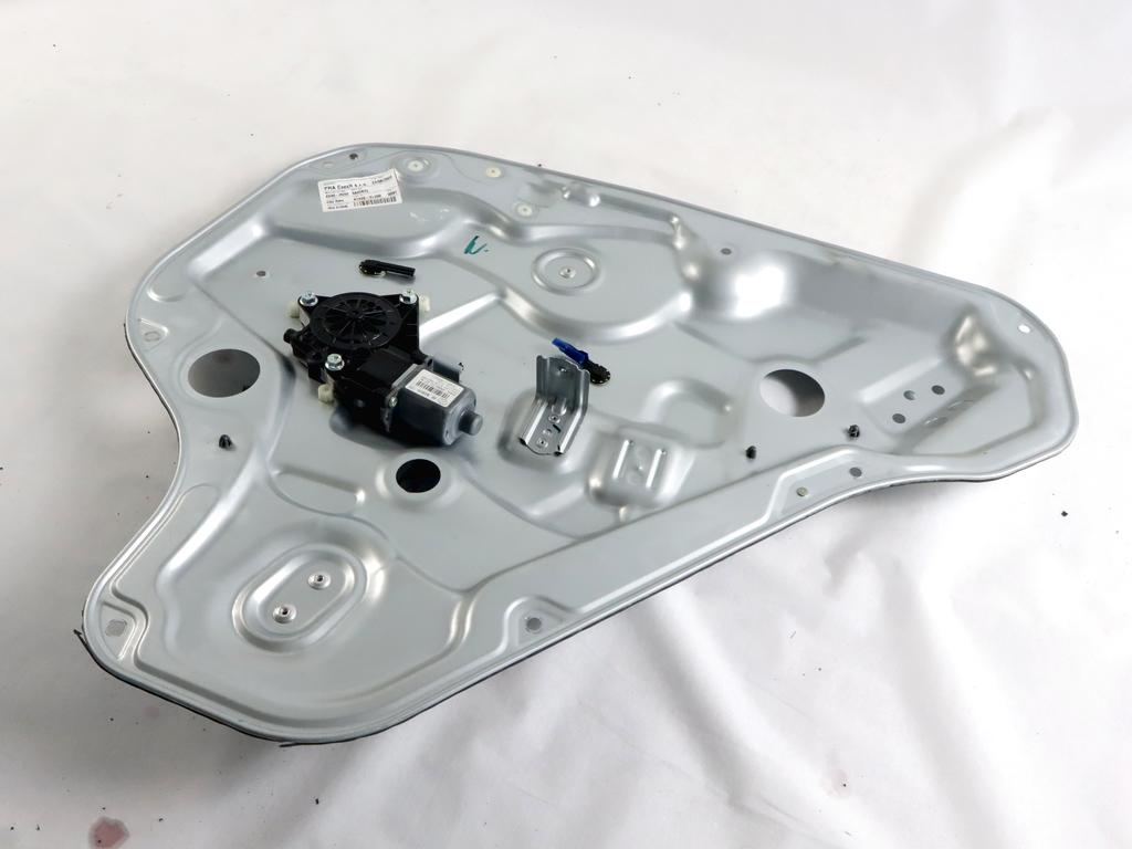834812L210 MOTORINO MECCANISMO ALZA-VETRO ALZA-CRISTALLO PORTA POSTERIORE DESTRA HYUNDAI I30 SW 1.4 G 80KW 5M 5P (2009) RICAMBIO USATO 83450-2R000