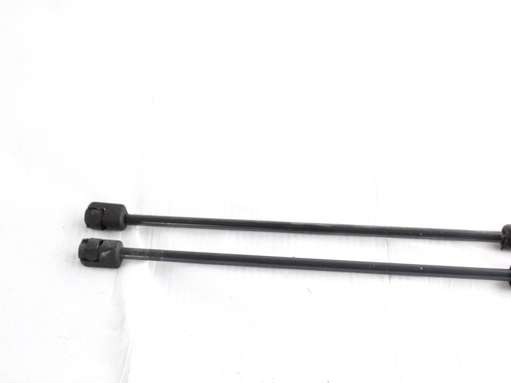 1C0827550E COPPIA PISTONCINI ASTE AMMORTIZZANTI PORTELLONE COFANO POSTERIORE BAULE VOLKSWAGEN NEW BEETLE 1.9 D 66KW 5M 3P (2002) RICAMBIO USATO
