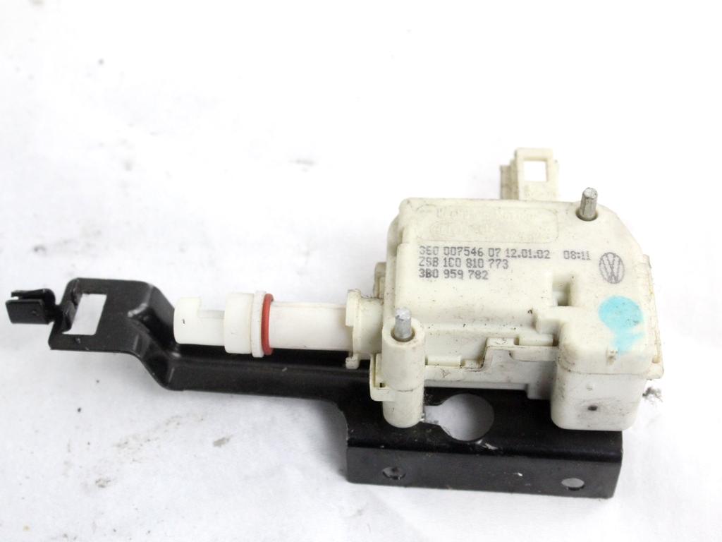 1C0810773 MOTORINO APERTURA CHIUSURA SPORTELLO CARBURANTE VOLKSWAGEN NEW BEETLE 1.9 D 66KW 5M 3P (2002) RICAMBIO USATO