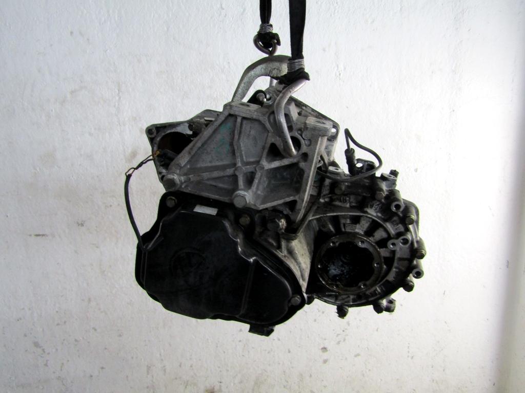 02J300047MX CAMBIO MECCANICO VOLKSWAGEN NEW BEETLE 1.9 D 66KW 5M 3P (2002) RICAMBIO USATO 03J301107C