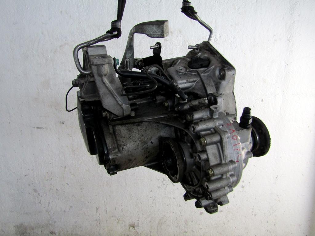 02J300047MX CAMBIO MECCANICO VOLKSWAGEN NEW BEETLE 1.9 D 66KW 5M 3P (2002) RICAMBIO USATO 03J301107C