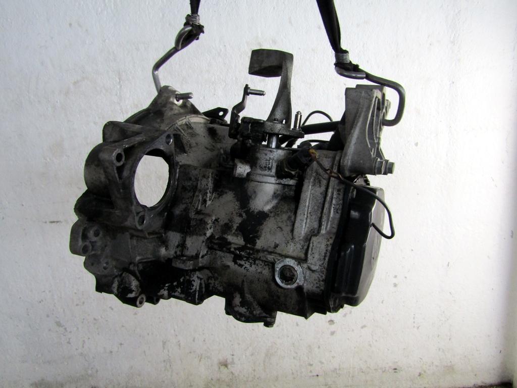 02J300047MX CAMBIO MECCANICO VOLKSWAGEN NEW BEETLE 1.9 D 66KW 5M 3P (2002) RICAMBIO USATO 03J301107C