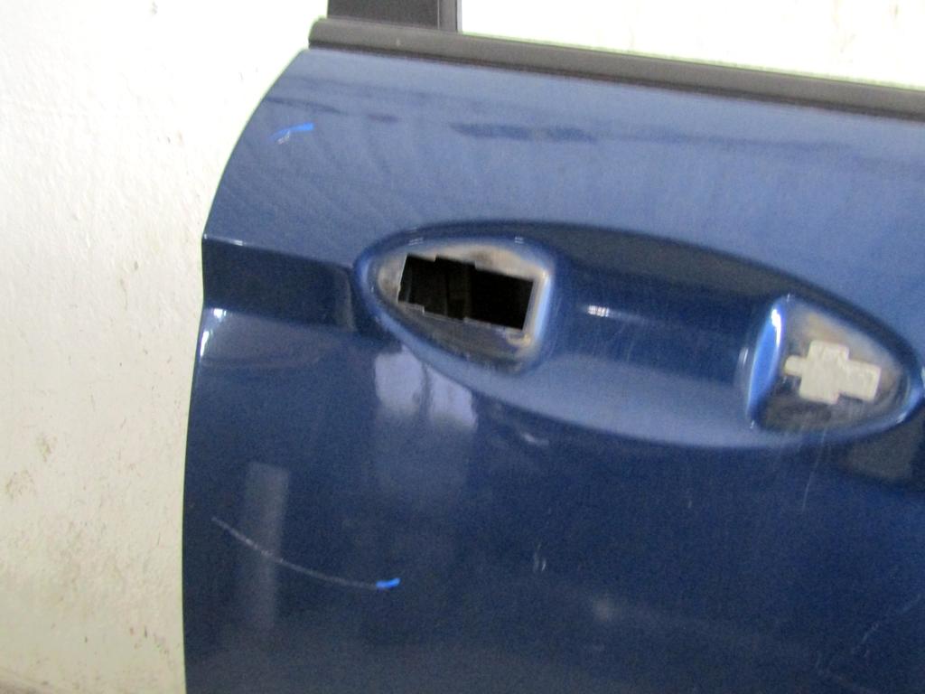 1806117 PORTA ANTERIORE DESTRA PASSEGGERO FORD FIESTA 1.4 G 71KW 5M 3P (2009) RICAMBIO USATO GRAFFIATO
