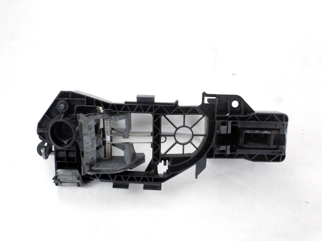 3C0837206GRU MANIGLIA ESTERNA PORTA ANTERIORE DESTRA VOLKSWAGEN PASSAT SW 1.4 M 110KW AUT 5P (2013) RICAMBIO USATO