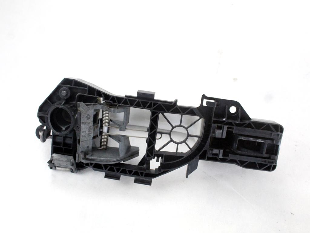 3C0837206GRU MANIGLIA ESTERNA PORTA ANTERIORE DESTRA VOLKSWAGEN PASSAT SW 1.4 M 110KW AUT 5P (2013) RICAMBIO USATO