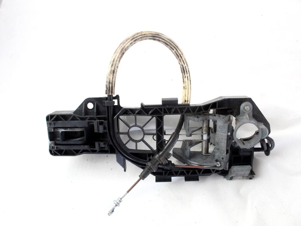 3C0837205GRU MANIGLIA ESTERNA PORTA ANTERIORE SINISTRA VOLKSWAGEN PASSAT SW 1.4 M 110KW AUT 5P (2013) RICAMBIO USATO