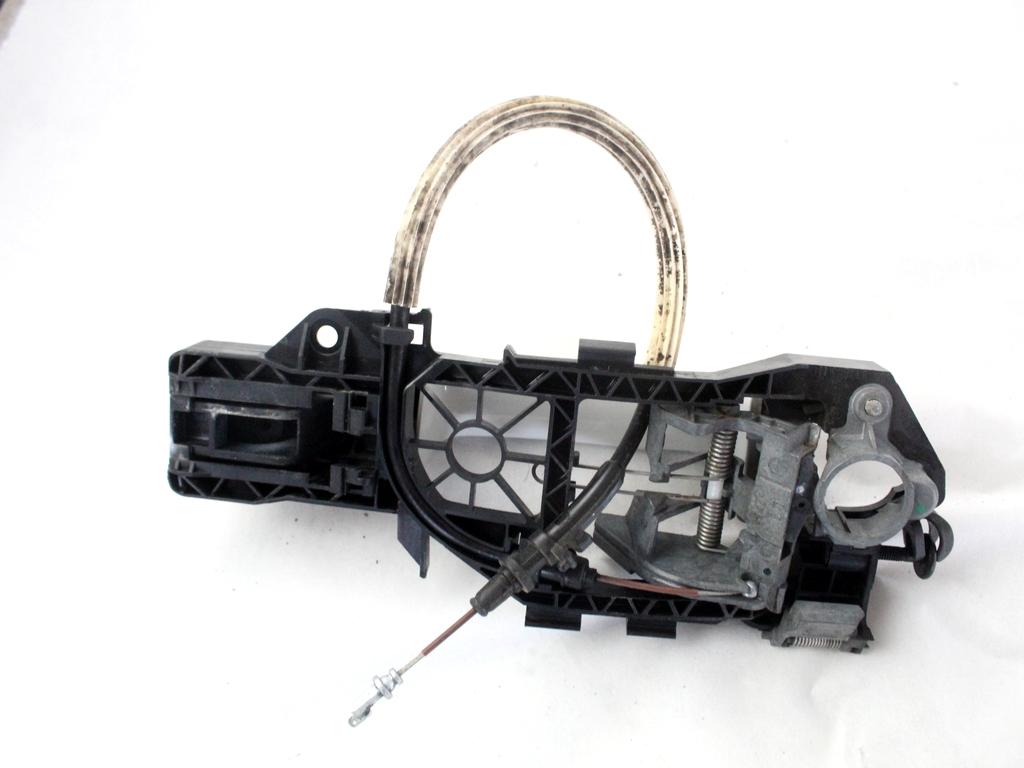 3C0837205GRU MANIGLIA ESTERNA PORTA ANTERIORE SINISTRA VOLKSWAGEN PASSAT SW 1.4 M 110KW AUT 5P (2013) RICAMBIO USATO