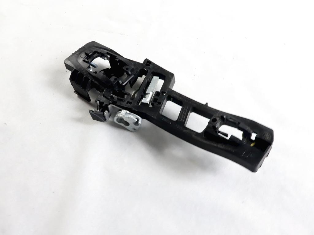 2082140 STAFFA SUPPORTO MANIGLIA ESTERNA PORTA ANTERIORE SINISTRA FORD ECOSPORT 1.5 D 88KW (2020) RICAMBIO USATO GN15-A224A37-FA 