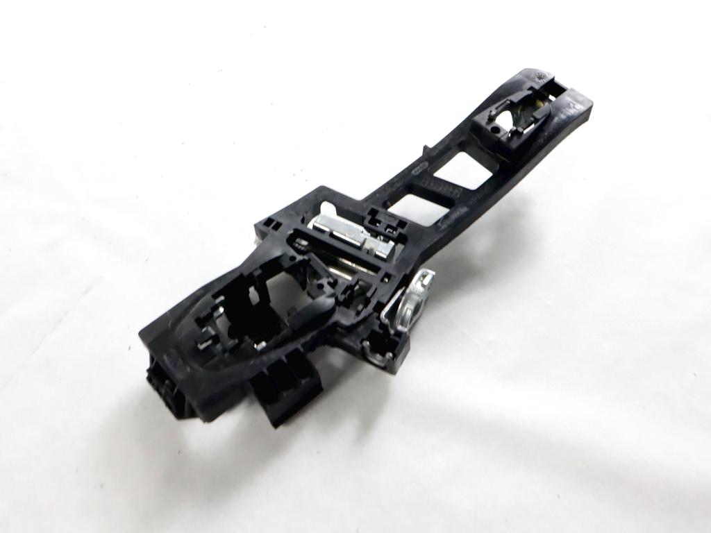 2082140 STAFFA SUPPORTO MANIGLIA ESTERNA PORTA ANTERIORE SINISTRA FORD ECOSPORT 1.5 D 88KW (2020) RICAMBIO USATO GN15-A224A37-FA 