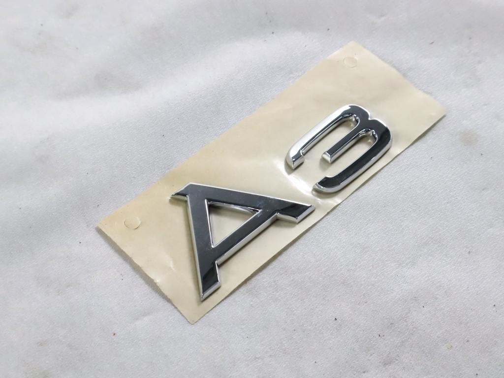 8P08537412ZZ STEMMA FREGIO LOGO EMBLEMA PORTELLONE COFANO POSTERIORE BAULE AUDI A3 2.0 D 103KW 6M 5P (2005) RICAMBIO NUOVO