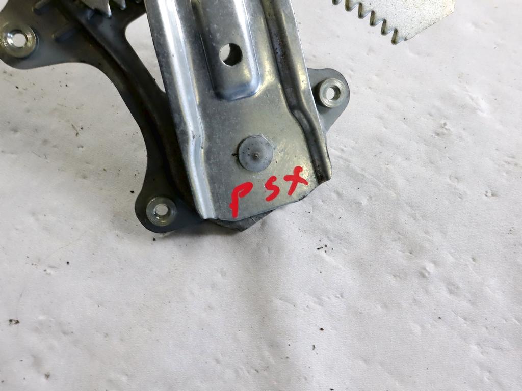 827215FA5A MECCANISMO ALZA-VETRO ALZA-CRISTALLO PORTA POSTERIORE SINISTRA MANUALE NISSAN MICRA 1.0 B 52KW 5M 5P (2017) RICAMBIO USATO