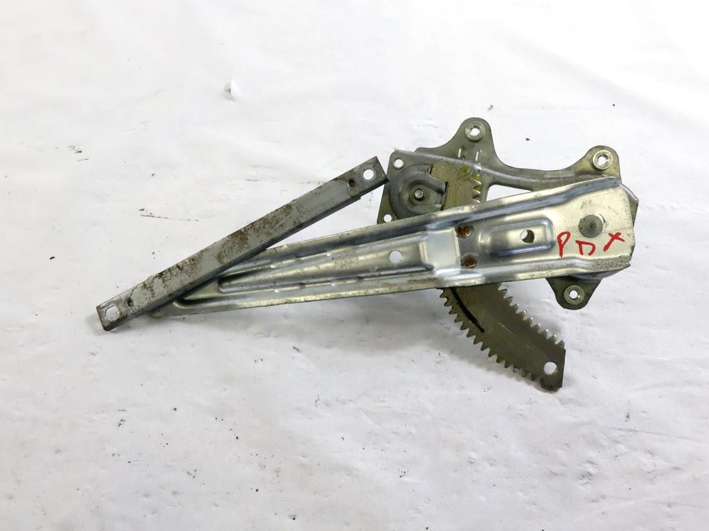 827205FA5A MECCANISMO ALZA-VETRO ALZA-CRISTALLO PORTA POSTERIORE DESTRA MANUALE NISSAN MICRA 1.0 B 52KW 5M 5P (2017) RICAMBIO USATO